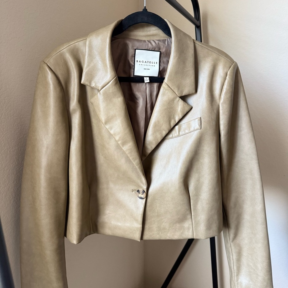 Bagatelle Women's Cropped Blazer